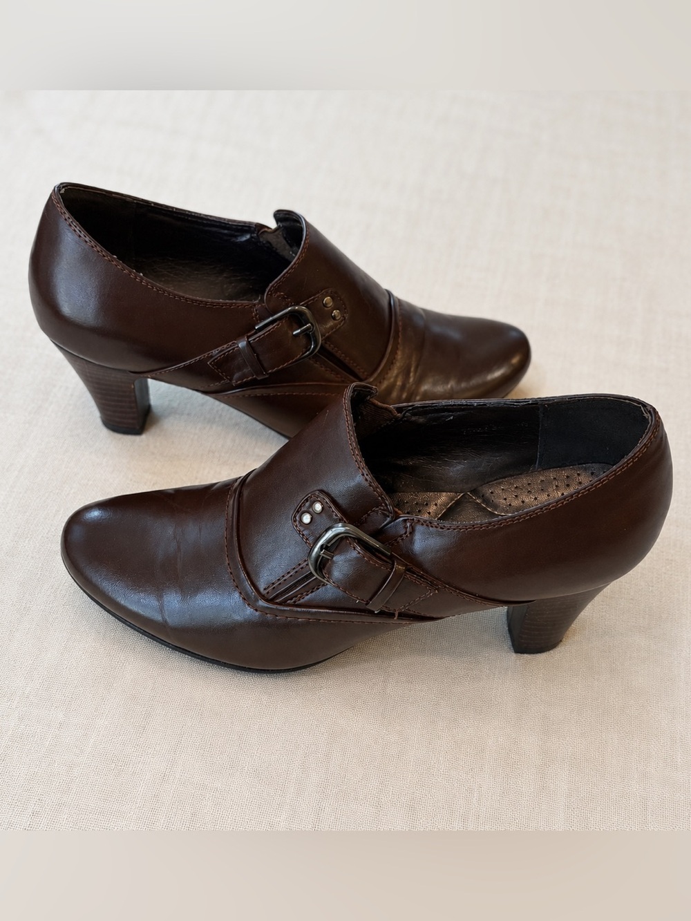 Pierre Dumas Flexibles Brown Buckle Bootie Pumps Heels Size 10 Y2K